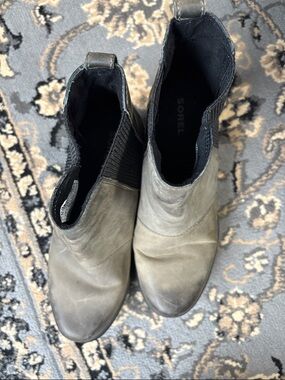 Sorel Women's Gray Chelsea Booties with heel